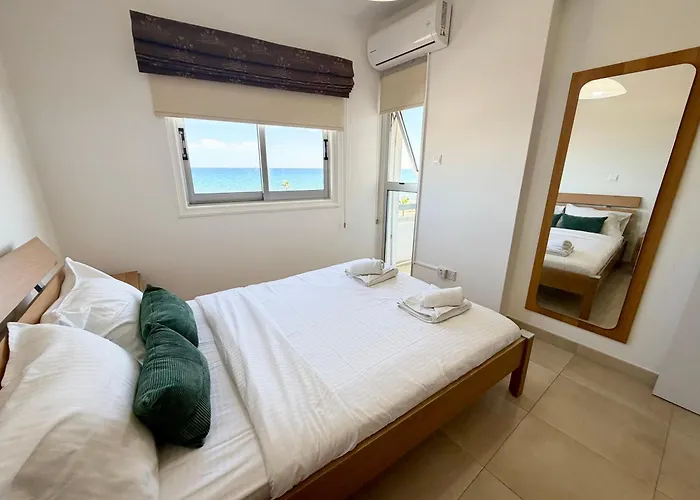 Golden Nest By The Sea Ларнака