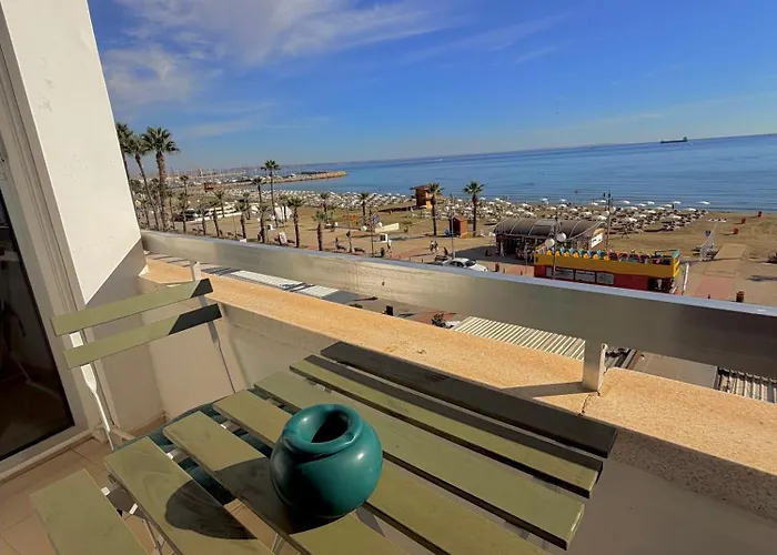 Golden Nest By The Sea Апартаменты